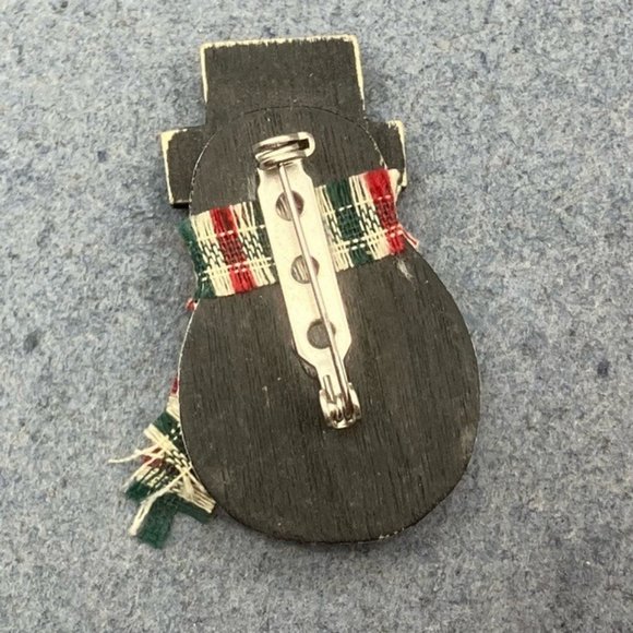 Christmas Pin Brooch Snowman Wood Green Red Plaid Scarf Black Hat Crackle Rustic - Picture 2 of 5
